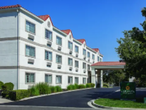 ลากินตา อินน์แอนด์สวีทส์ บายวินด์แฮม เดวิส โรงแรมในเดวิส