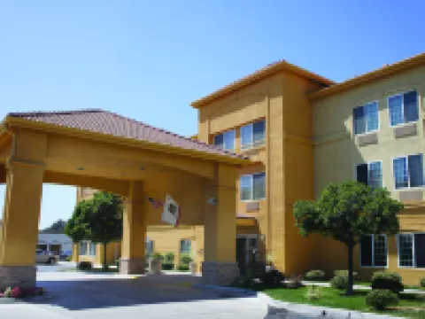La Quinta Inn & Suites by Wyndham Visalia/Sequoia Gateway Hotels in Visalia