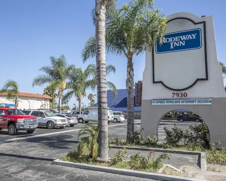 Motel 6 Buena Park, CA Anaheim Near Maingate Knotts Отели рядом с достопримечательностью «Jain Centre of Southern California»