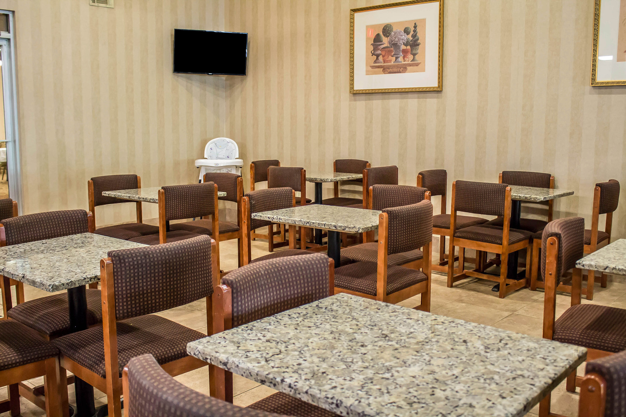 Quality Inn & Suites North Youngstown Area