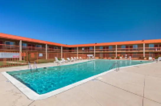 德州旅館&套房-登頓