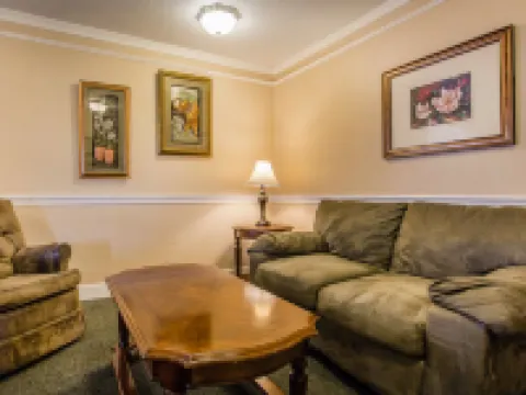 雷丁I-5附近凱藝酒店 雷丁酒店