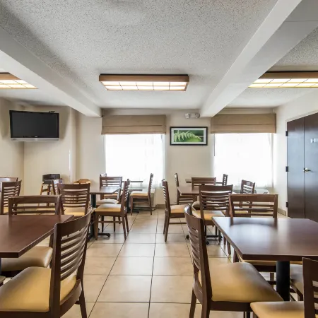 Quality Inn Kansas City International Airport