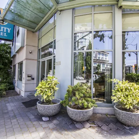 Comfort Hotel Vancouver Airport
