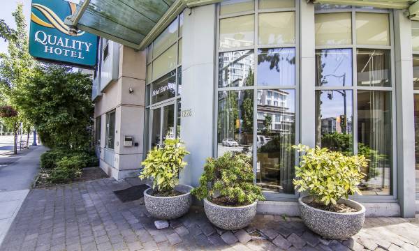 Comfort Hotel Vancouver Airport