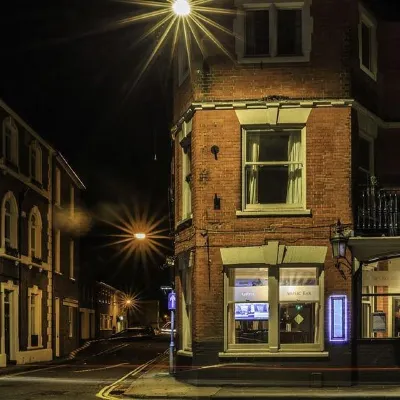 Qudos Hotels near Salisbury Station