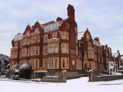 Best Western Plus Burlington Hotel Hotel dekat Folkestone West