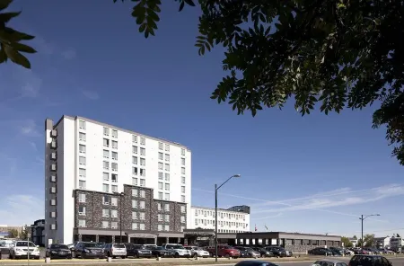 Carriage House Hotel and Conference Centre Отели в г. Калгари