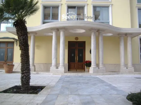 Seccy Hotel Boutique Art & Museum Отели рядом с Аэропорт Фьюмичино