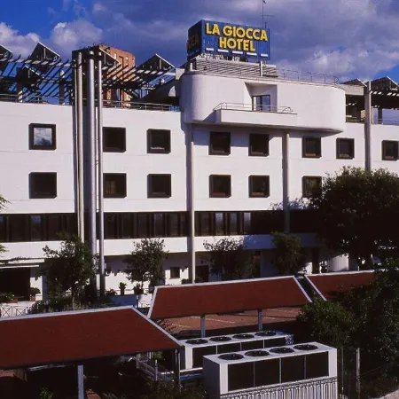 Hotel La Giocca Отели рядом с достопримечательностью «Станция метро Jonio»