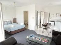 Reef Palms Motel Apartments Hotels in Cairns North