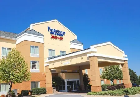 Fairfield Inn & Suites San Francisco Airport/Millbrae Отели рядом со станцией Милбрей-Стейшен