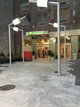Holiday Inn New York City - Times Square Отели рядом с достопримечательностью «Fulton Center»