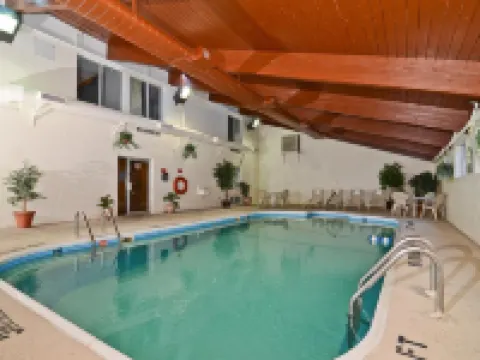 อีโคโน ลอดจ์ อินน์ แอนด์ สวีทส์ แฟร์วิว ไฮทส์ - เซนต์ หลุยส์ โรงแรมในSt. Clair County