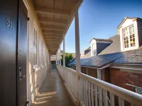 Inn on Ursulines, a French Quarter Guest Houses Property Отели рядом с достопримечательностью «Парк Джэксон-сквер»