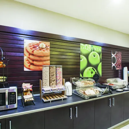 La Quinta Inn & Suites by Wyndham Ada