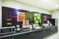 La Quinta Inn & Suites by Wyndham Ada - breakfast