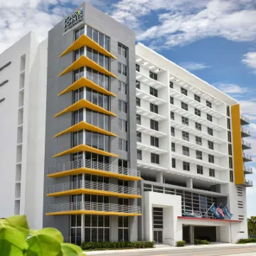 Four Points by Sheraton Coral Gables Hotels near The Kampong