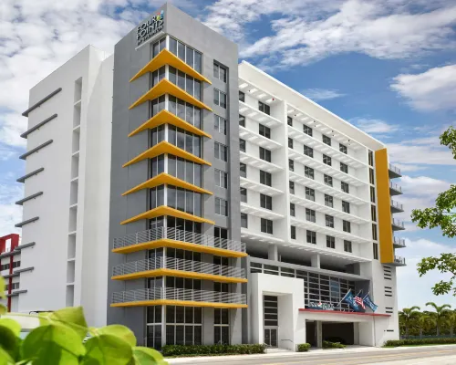 Four Points by Sheraton Coral Gables Hotels near CocoWalk
