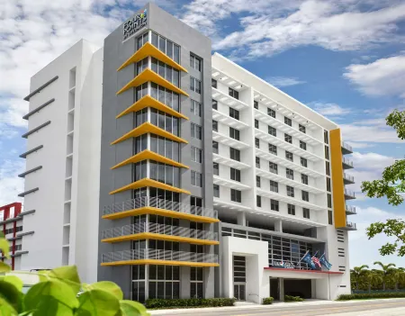 Four Points by Sheraton Coral Gables Отели рядом с достопримечательностью «Кампонг, Нешнел Тропикал Ботаникал Гарден»
