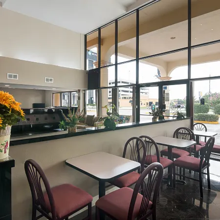 Econo Lodge Inn & Suites West – Energy Corridor