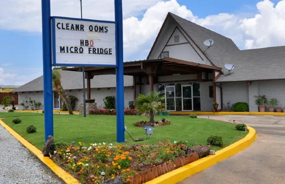 阿德莫爾經濟旅館