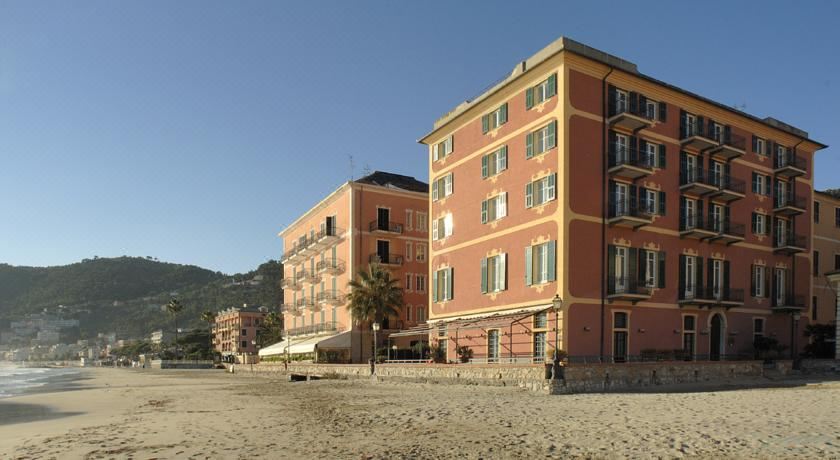 Hotel Residence Baiadelsole - Housity