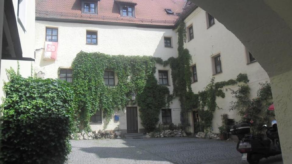Schloss Weichs zu Regensburg Mit 2Schlafzimmer Parkplatz Internet 75qm Zentrum