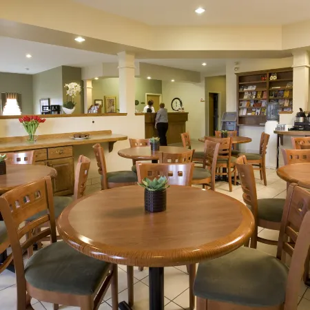 Amsterdam Inn & Suites Moncton