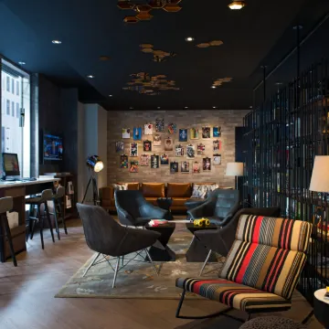 Renaissance Montreal Downtown Hotel Hotels near The Underground City