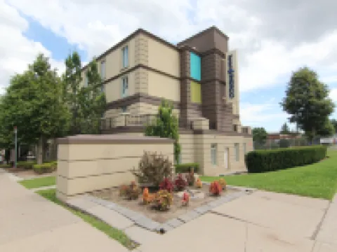 ベストウェスタン プレミア トロント エアポート カーリングビュー ホテル トロントのホテル