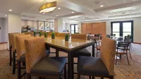 ホリデイ イン エクスプレス & スイーツ シーダーフォールズ - ウォータールー by IHG - 朝食