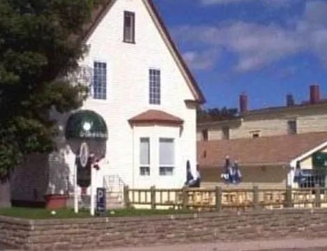 Tidewaters River Lodge - Housity