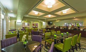 La Quinta Inn & Suites by Wyndham San Antonio Airport