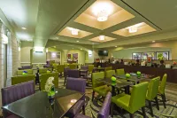 La Quinta Inn & Suites by Wyndham San Antonio Airport