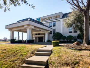 Days Inn by Wyndham Fort Worth North / Fossil Creek