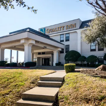 Days Inn by Wyndham Fort Worth North / Fossil Creek Отели рядом с достопримечательностью «Fort Worth Herd Longhorn Cattle Drive»