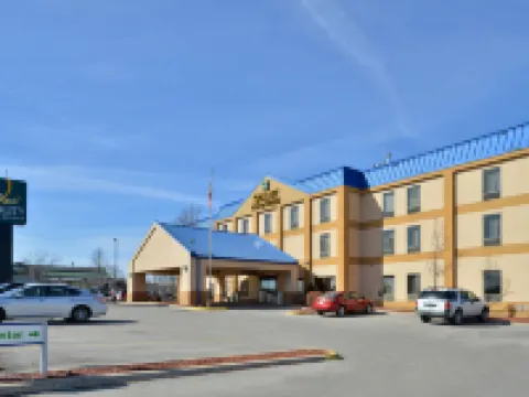 Quality Inn & Suites - Jefferson City Hotels in Cole County