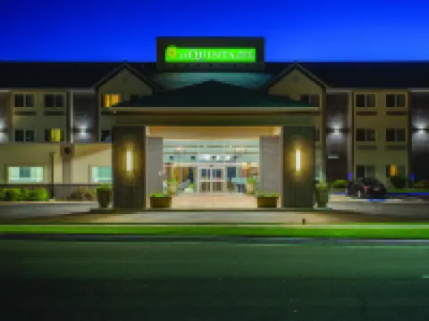 La Quinta Inn & Suites by Wyndham Logan Hotels in Logan