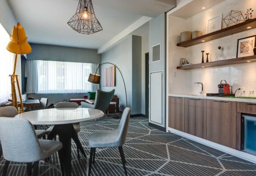 르네상스 몬트리올 다운타운 호텔 객실 내부 이미지