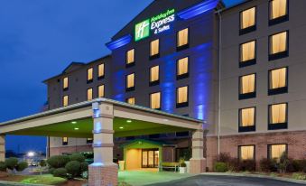 Holiday Inn Express & Suites Charleston-Southridge