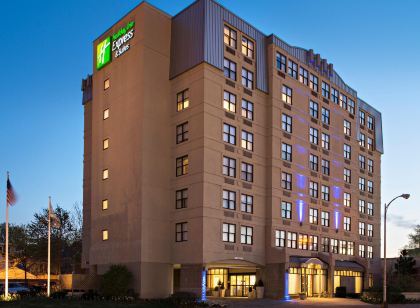 Holiday Inn Express & Suites Boston - Cambridge, an IHG Hotel