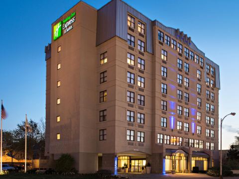 Holiday Inn Express & Suites BOSTON - CAMBRIDGE by IHG