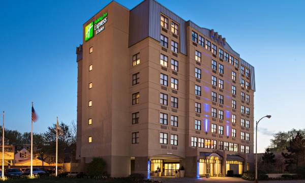 Holiday Inn Express & Suites Boston - Cambridge by IHG