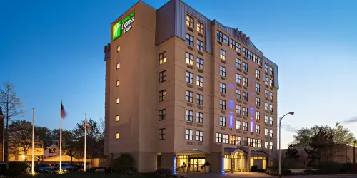 Holiday Inn Express & Suites BOSTON - CAMBRIDGE by IHG