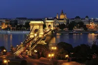 Mercure Budapest City Center Hotel dekat Kastil Buda - Istana Kerajaan (Kiralyi Palota)