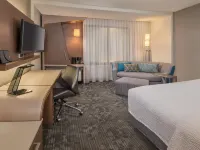 Courtyard New York Queens/Fresh Meadows Hotels near Cooperman Plaza
