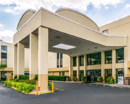 Spark by Hilton Des Plaines Chicago O'Hare Hotels in Des Plaines