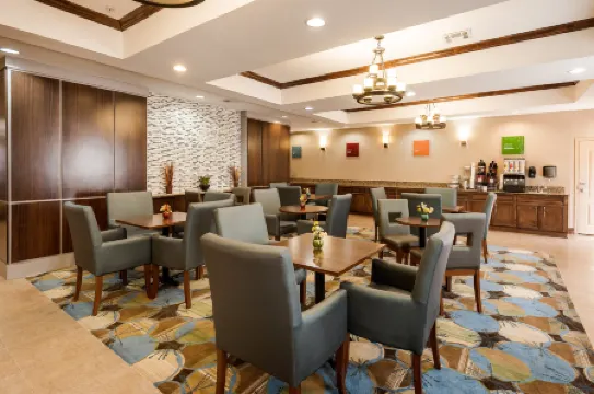 Comfort Suites Oil Center