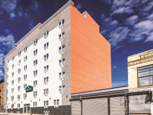 La Quinta Inn & Suites by Wyndham Brooklyn Central